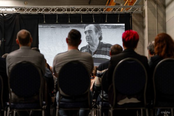 Megérkezett a hatalmas Mazak Versatech 140 megmunkálóközpontunk! VIDEÓVAL FRISSÍTVE!