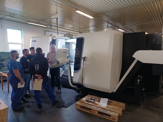 OUR NEW DMG MACHINING CENTER HAS ARRIVED