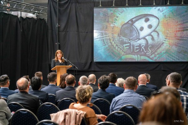 Megérkezett a hatalmas Mazak Versatech 140 megmunkálóközpontunk! VIDEÓVAL FRISSÍTVE!