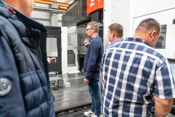 Megérkezett a hatalmas Mazak Versatech 140 megmunkálóközpontunk! VIDEÓVAL FRISSÍTVE!